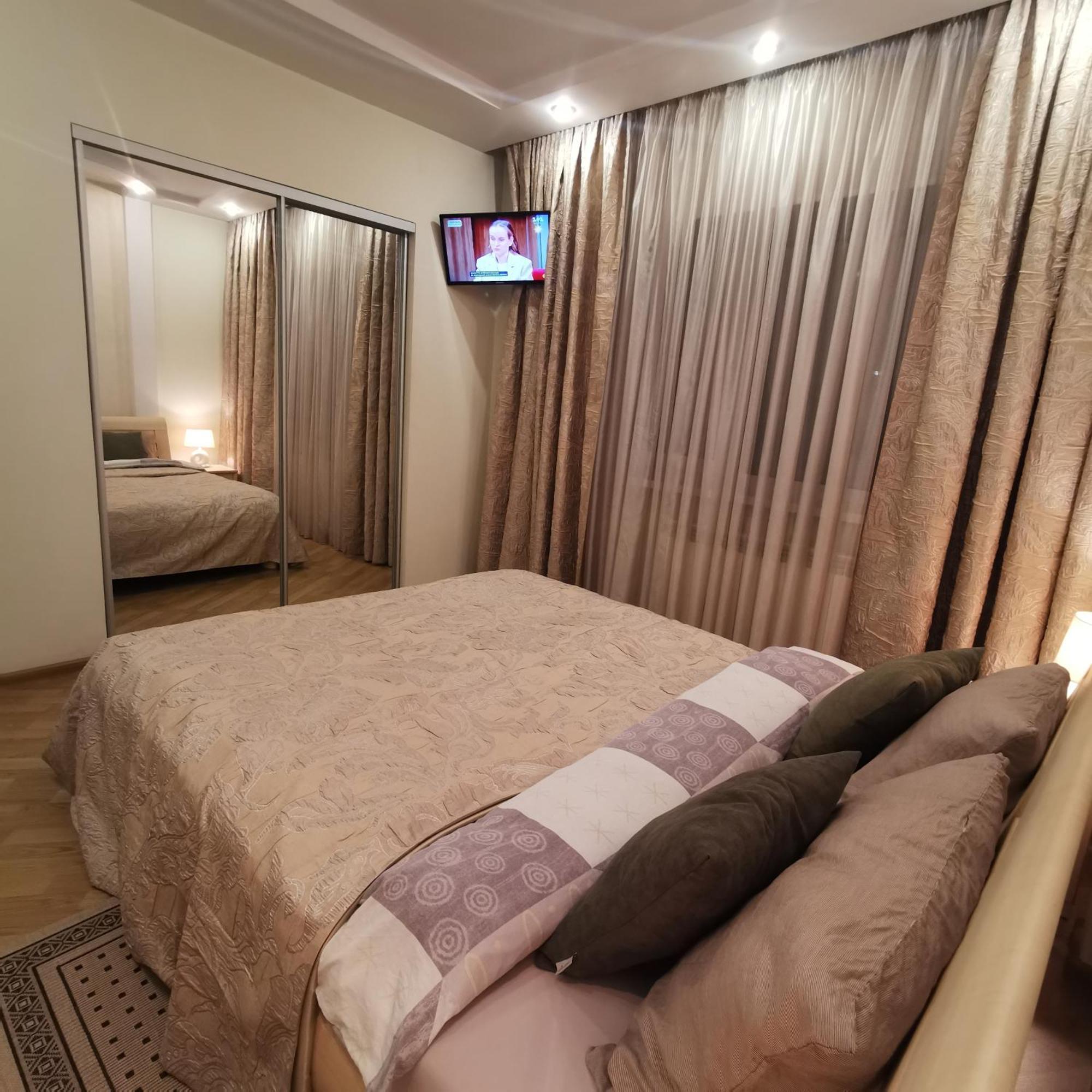 Big Apartment In Rivne Center Exterior photo